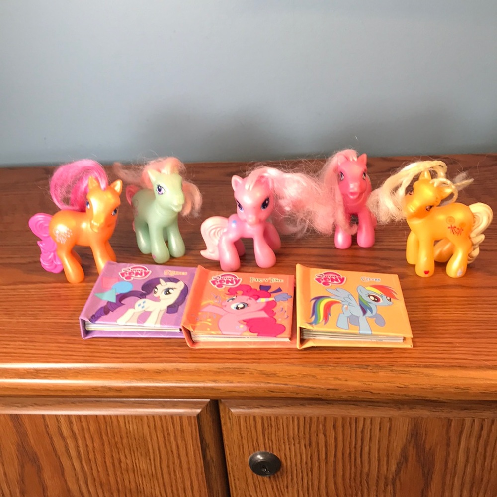 My Little Pony Mini pop up books and 5 ponies